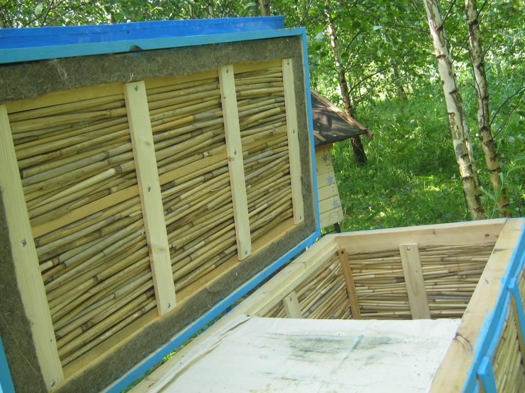 Ульи из камыша Ульи из камыша