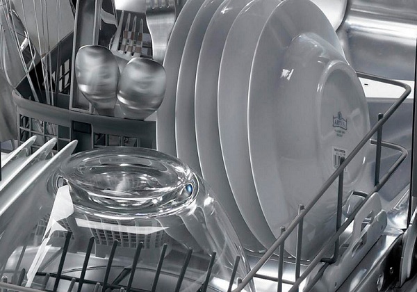 Посуда в посудомоечной машине