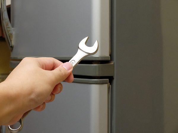 Как отрегулировать дверь холодильника aeg