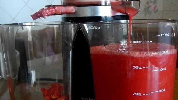 Свежевыжатый томатный сок