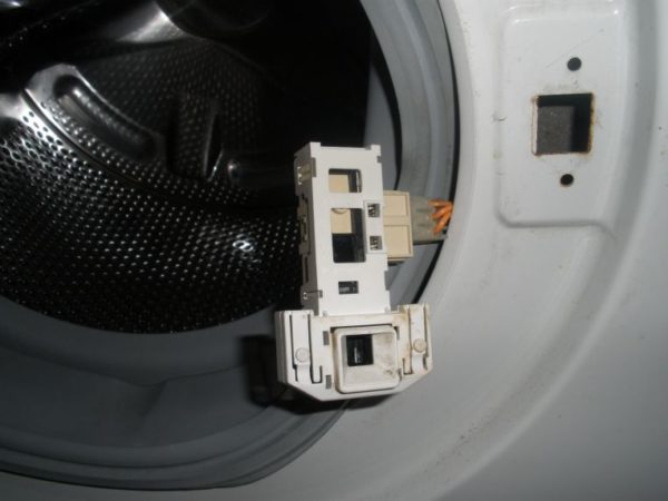 Устройство блокировки люка стиральной машины