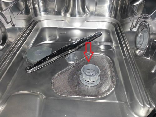 если в посудомоечной машине стоит вода внизу что делать