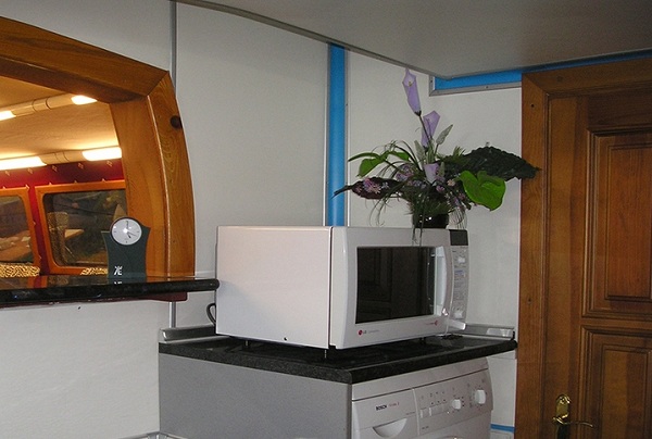 Микроволновая печь и стиральная машина