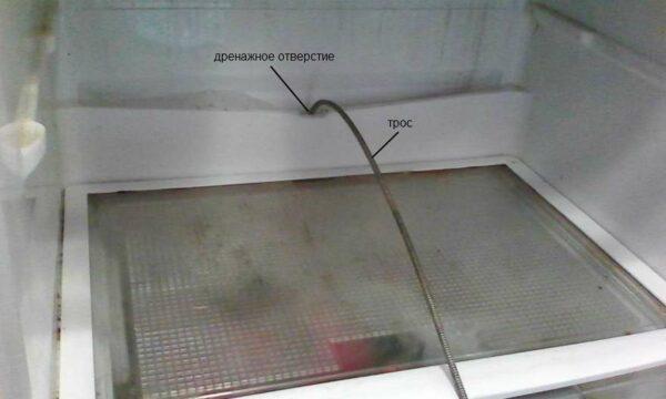 Прочистка дренажной системы холодильника