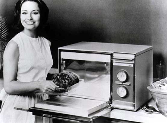 Кто изобрел микроволновую печь?