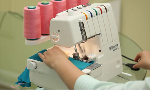 Обработка ткани оверлоком