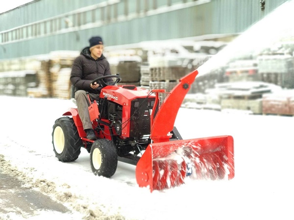 Минитрактор чистит снег купить мотоблок японский