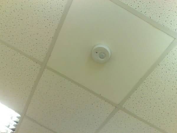 Скрытая камера на потолке