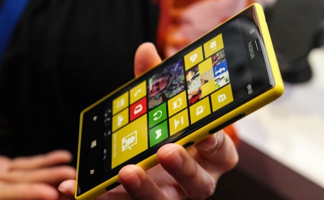 Nokia Lumia 720 в руках