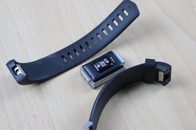 Fitbit Charge 2 в разобранном виде