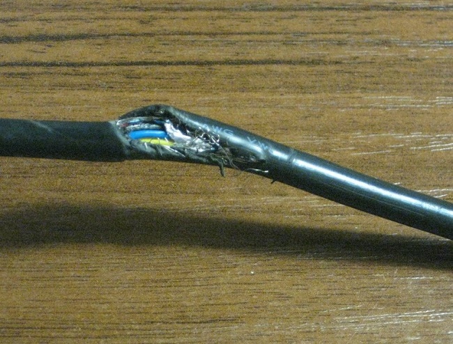 Перебит кабель ноутбука