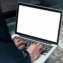 Белый экран при включении ноутбука – что делать?