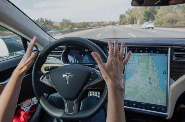 Функция автопилота Tesla