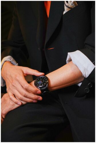 Умные часы Samsung Galaxy Watch4 Classic - операционная система: Wear OS