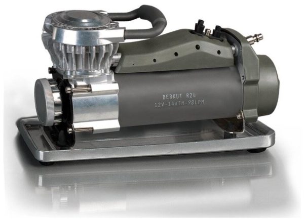 Автомобильный компрессор BERKUT R24 - длина воздушного шланга: 7.5 м