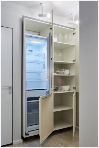 Встраиваемый холодильник Hyundai CC4023F - особенности конструкции: перевешиваемые двери
