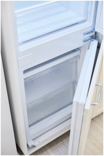 Встраиваемый холодильник Hyundai CC4023F - дополнительные функции: защита от детей