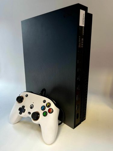 Игровая приставка Microsoft Xbox One X - максимальное разрешение: 4K UHD